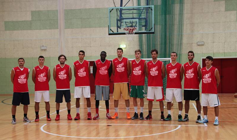 Foto squadra BasketMestre 2016