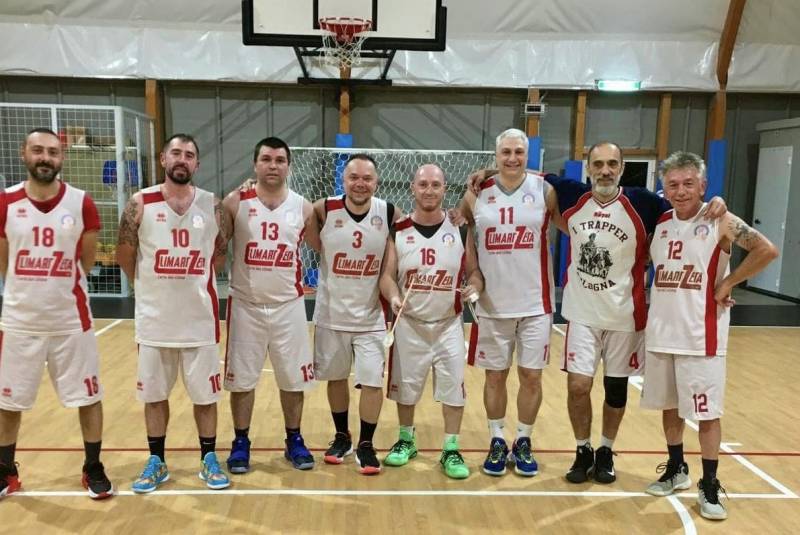 Foto squadra NavileBasketO40 2024