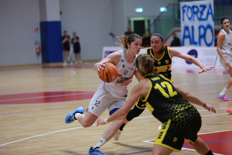 Gregori manda l'Ecodent Alpo Basket in semifinale. San Salvatore battuto 58-55 