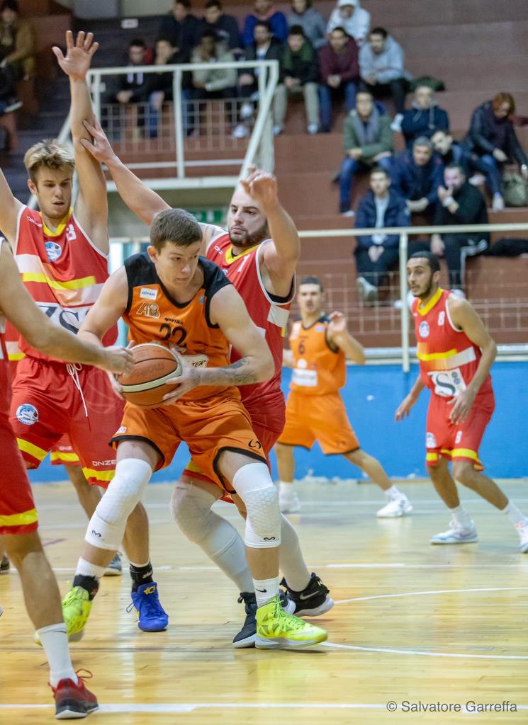 La ZS Group Messina fa festa al PalaTracuzzi. Amatori superata nel finale 80-77 