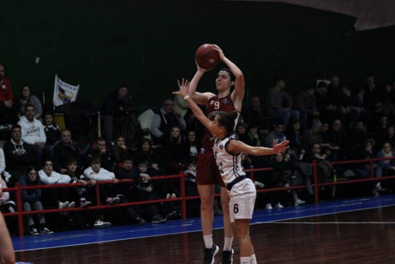 Magnolia da sbarco a Roma: Athena stritolata già nel primo quarto Magnolia da sbarco a Roma: Athena stritolata già nel primo quarto