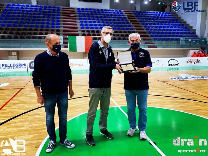 Premiato Paolo Cazzadori medico sociale dell Premiato Paolo Cazzadori medico sociale dell