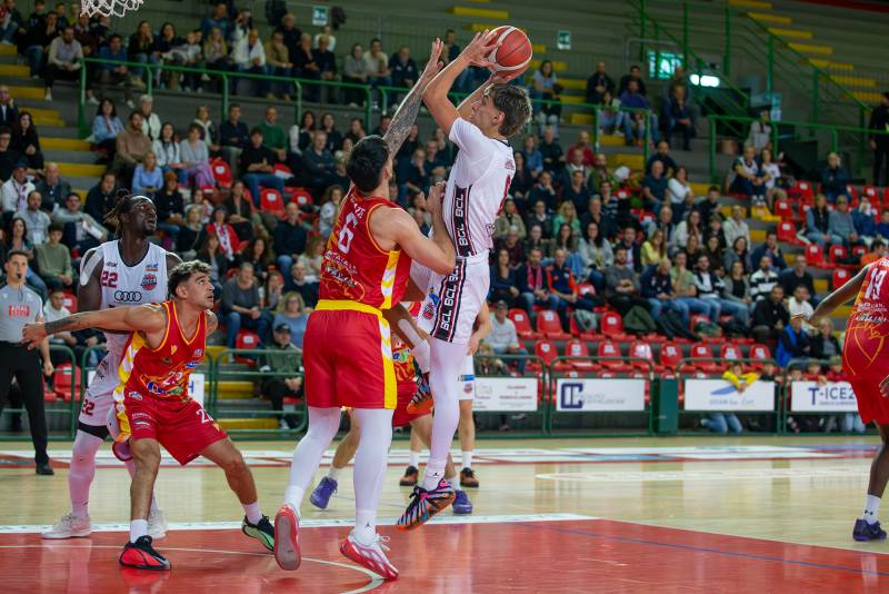 Il BCL supera l Orasì Ravenna 85-68: prima vittoria per coach Evangelisti 