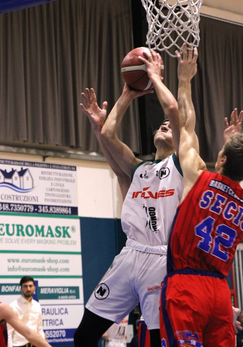 Vittoria Secis contro Punto e Basket 