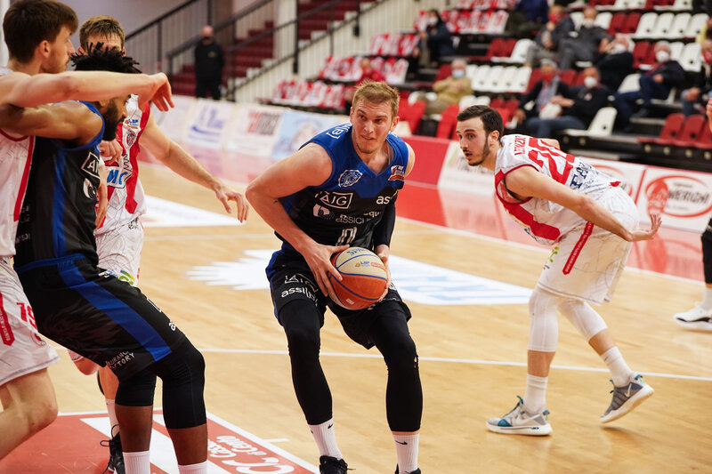 Benacquista, vittoria al photofinish