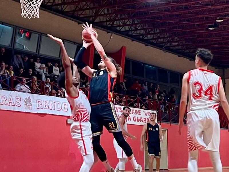 Basket Academy Catanzaro e Bim Bum Rende danno vita ad un derby entusiasmante 