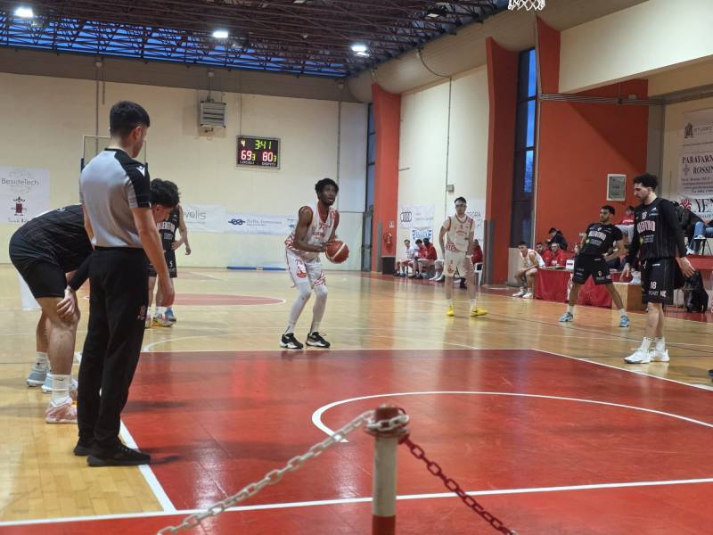 Bim Bum Basket Rende, occasione sfumata in casa: passa Castellaneta 81-91 