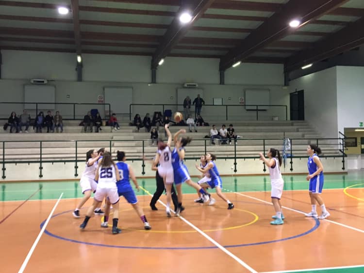 Vittoria sofferta per l Vittoria sofferta per l