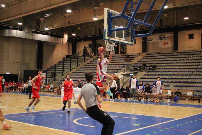 Squali ko nel supplementare a casa di Bocconi 