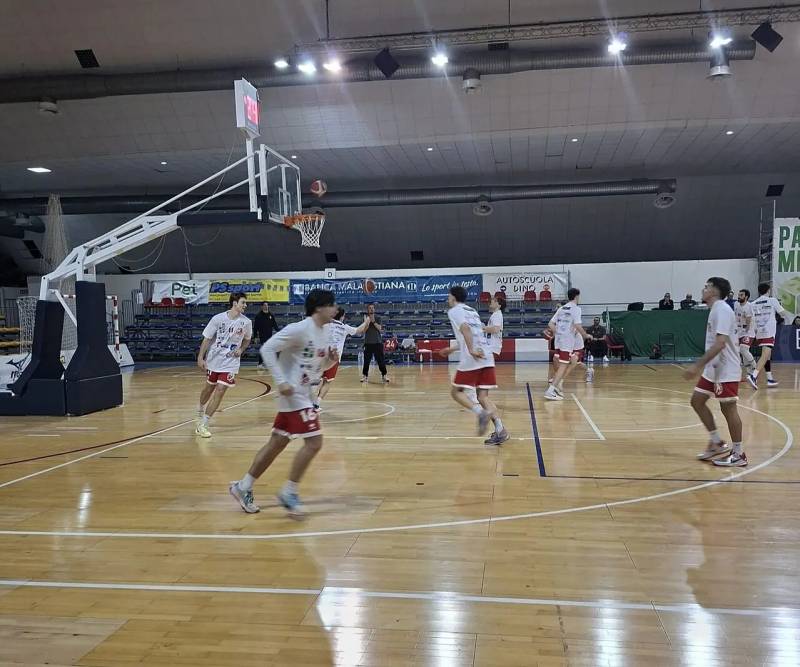 Pesaro è amara per l'Amatori. Il finale punto a punto castiga i biancorossi