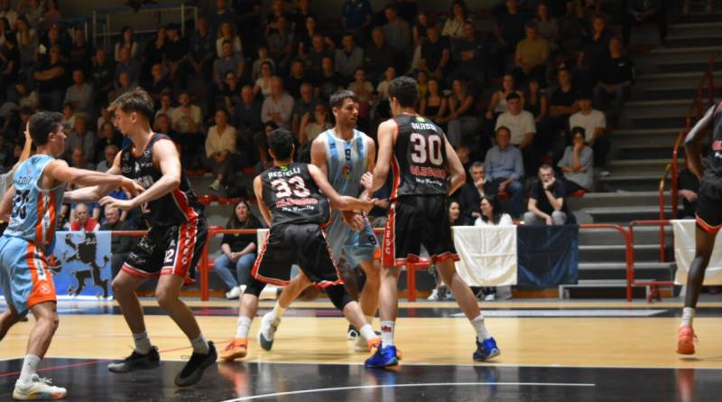 Mazzoleni vittoria con vista primo posto: Oleggio ko 82-70 