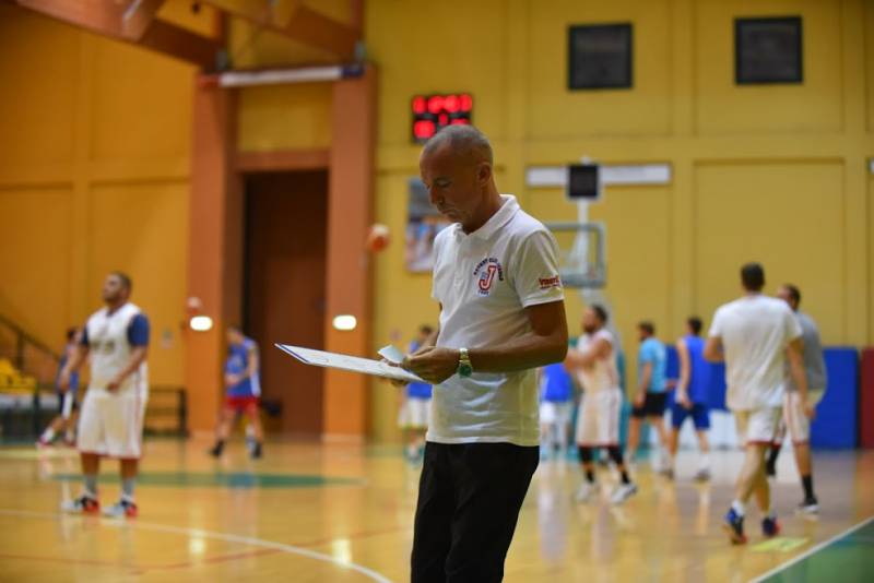 A tu per tu con coach Giovanni Teso del Secis Jesolo. Tra basket, pianoforte ed insegnamento 