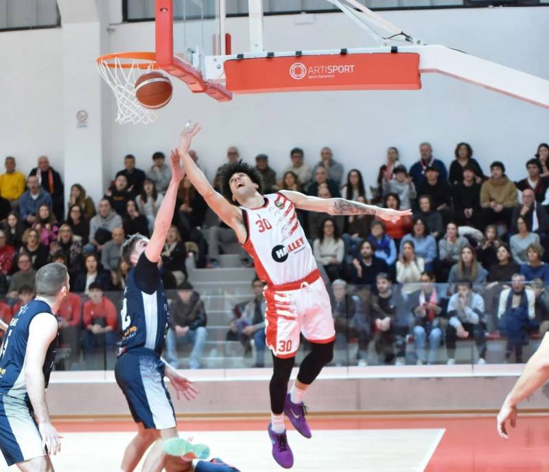 La Halley passeggia sui resti di Canosa 