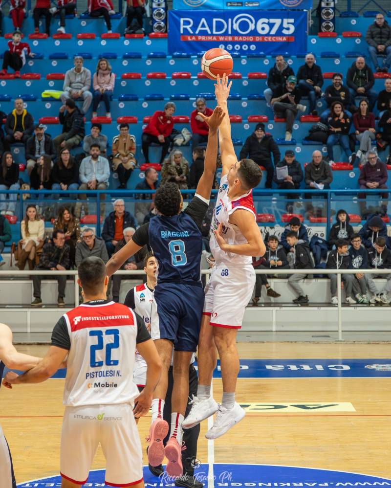 Successo sulle tavole del PalaPoggetti per Verodol Tuscopharm Basket Cecina contro Seagulls Genova 