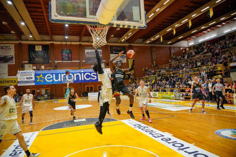 Il Mago incanta ancora: 34 di Tassinari la Rucker chiude 3-0 la serie dei quarti, ora la Virtus Roma 