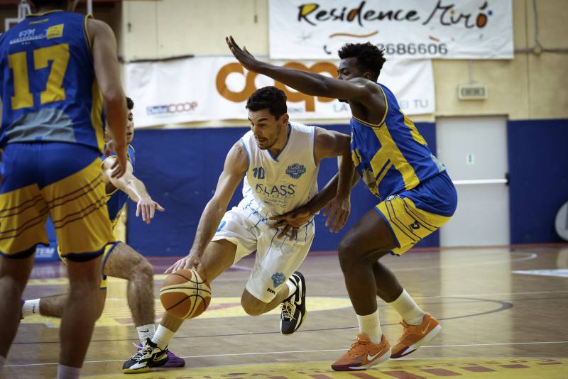 Grande vittoria per la Klass Coral Alghero al Pala Manchia: battuto il Veliero Calasetta per 76-61 