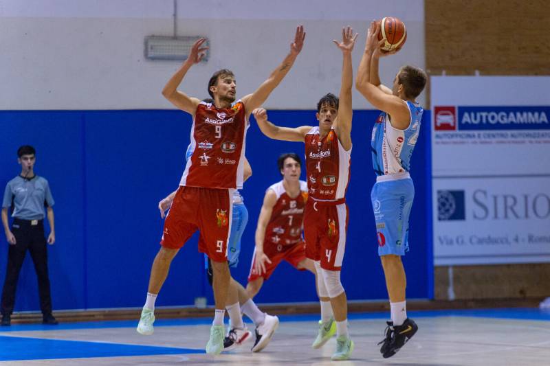La AssiGiffoni ferma la sua striscia positiva a Corno (83-68)
