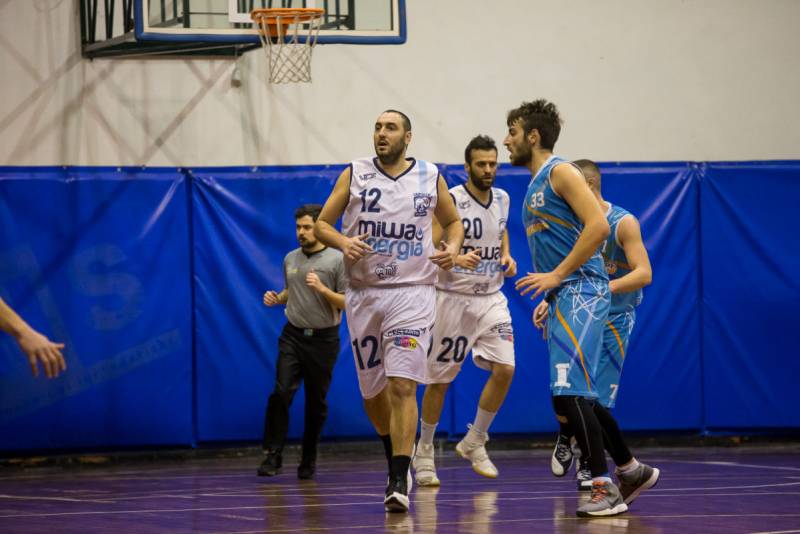 Miwa sconfitta con onore in coppa, Agropoli si impone in semifinale 90-77. Ora sotto con i play off Miwa sconfitta con onore in coppa, Agropoli si impone in semifinale 90-77. Ora sotto con i play off