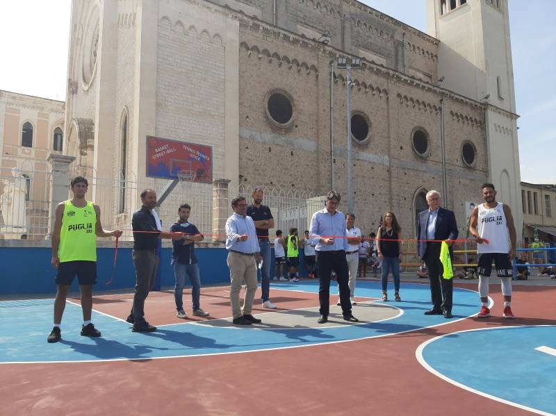 A Bari i campi da basket del futuro in gomma riciclata