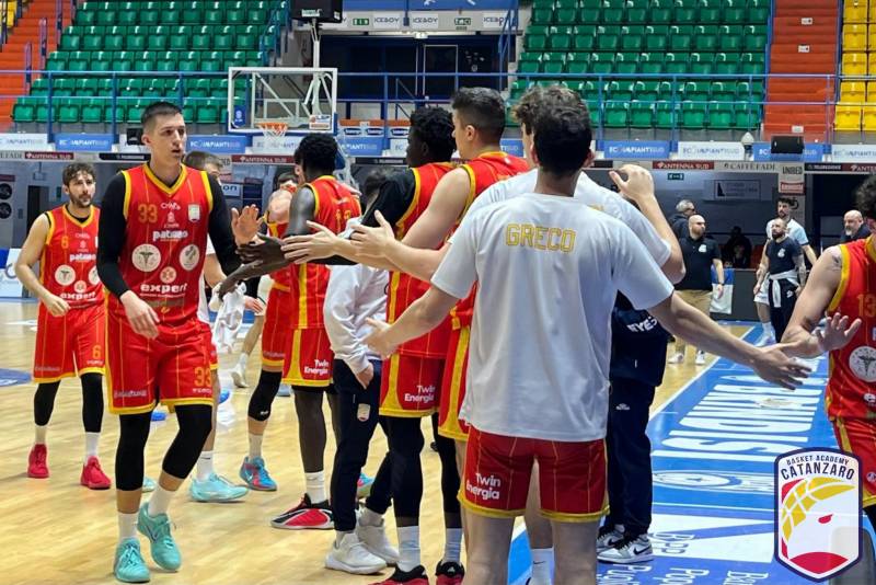 Basket Academy perde contro Dinamo Brindisi sul suono della sirena 69-67 dopo una rimonta arrembante