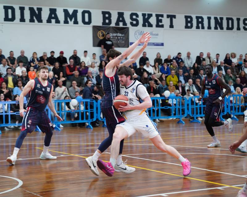 Dinamo Basket Brindisi a un passo dall'impresa: Cagliari passa all'overtime e serie sull'1-0 