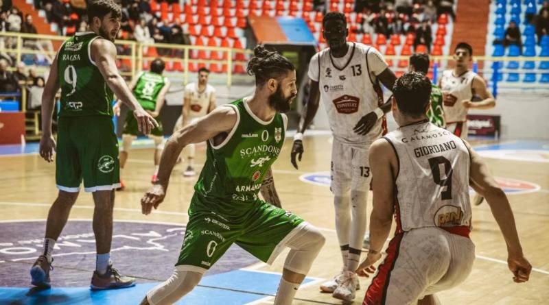 Scandone inarrestabile, i lupi dominano nel finale ed espugnano Cagliari 