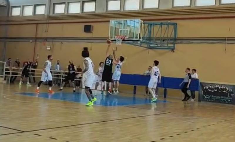 E' dell'Eurobasket Foggia gara1 della finale del Campionato di Basket DR2. Battuto Noicattaro (74-61
