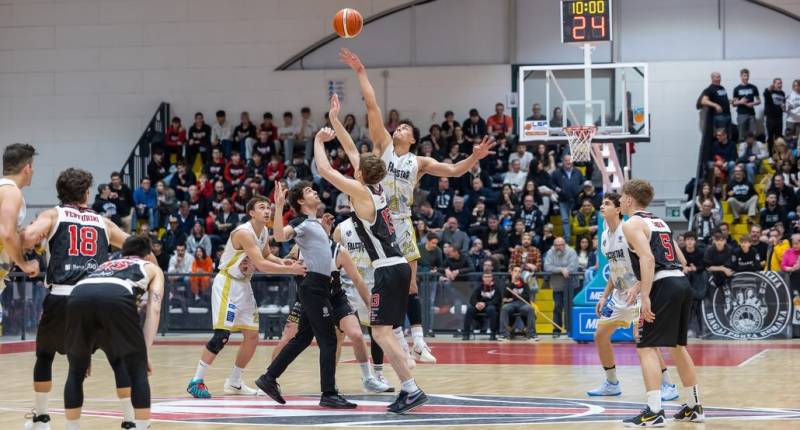 Tattica, energia e cuore, Pontoni Falconstar da antologia colora di biancorosso il derby provinciale