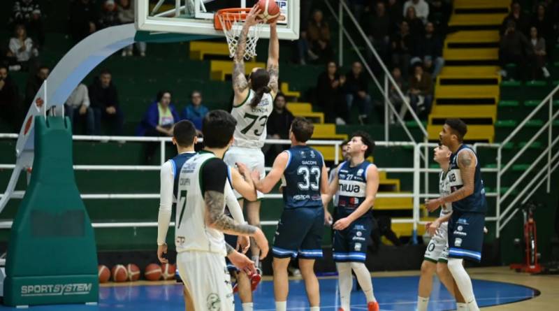 Dominio totale della Scandone, Benevento travolta al Del Mauro 84-58