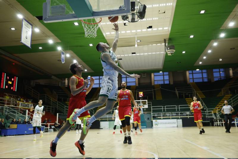 La EcoJump Messina Basket School cade 79-66 sul parquet della Scandone Avellino in gara 1 playoff 
