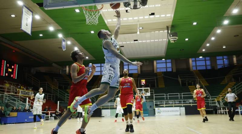 La Scandone Avellino piega la resistenza di Messina e si prende gara 1 dei play off