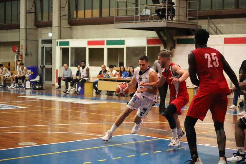 Domenica al Palasparti contro Angri ritorno alla vittoria cercasi per il Basketball Lamezia 