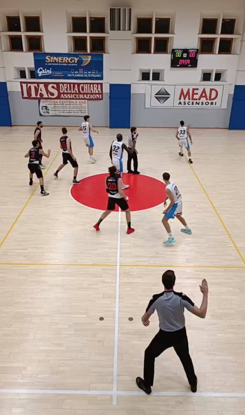 Finalmente, la Virtus! Grande reazione e grande vittoria: a Pesaro, 53-59