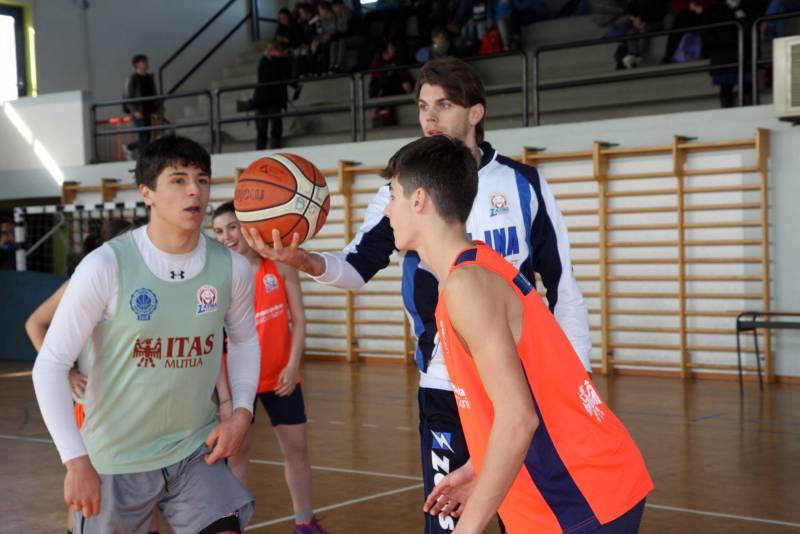 Partita la terza edizione. Vittoria del Majorana sul Marconi Partita la terza edizione. Vittoria del Majorana sul Marconi