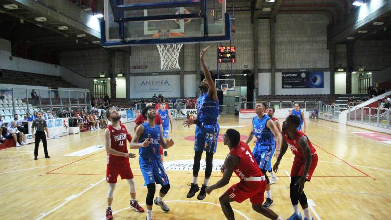 Emozioni infinite al Trofeo Palladio di Vicenza: vince Trieste con un buzzer beater al supplementare Emozioni infinite al Trofeo Palladio di Vicenza: vince Trieste con un buzzer beater al supplementare
