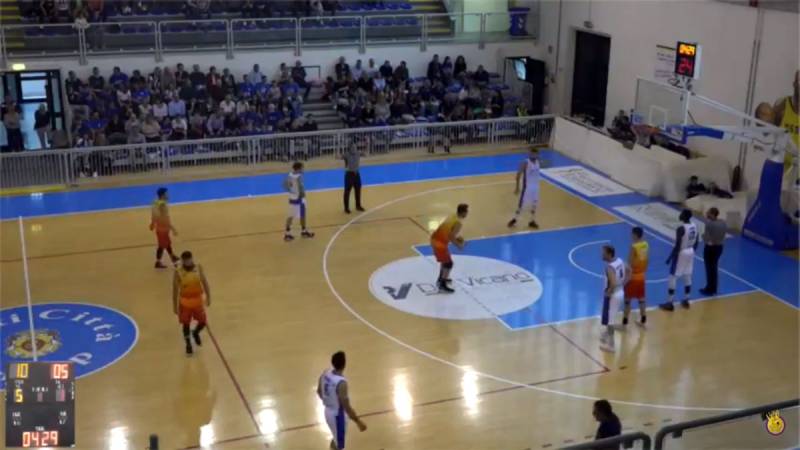 L'Etomilu Giulianova lotta ma alla fine a vincere è Fabriano