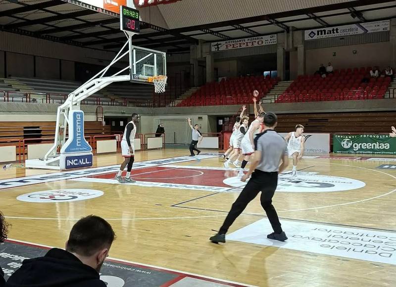 Prosegue il momento no dell'Amatori, che cade anche a Jesi ma solo nel finale