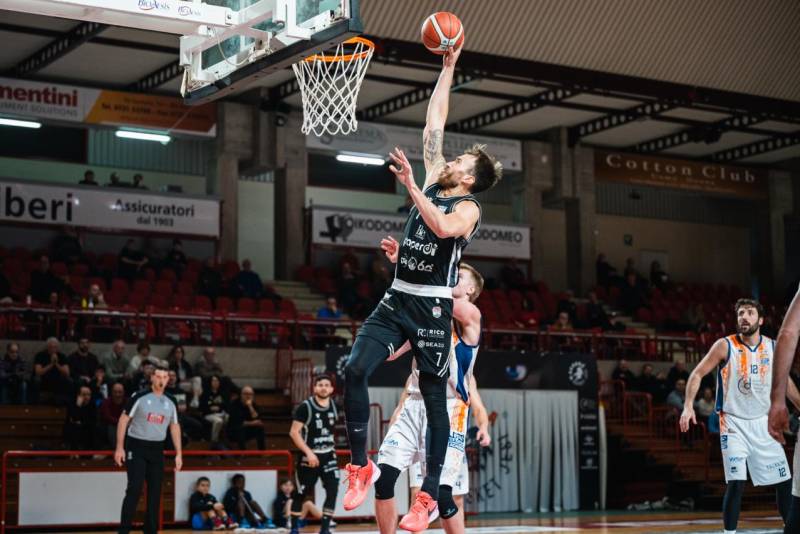 La Paperdi Juvecaserta esce sconfitta dal PalaTriccoli di Jesi 86-78 nel recupero 