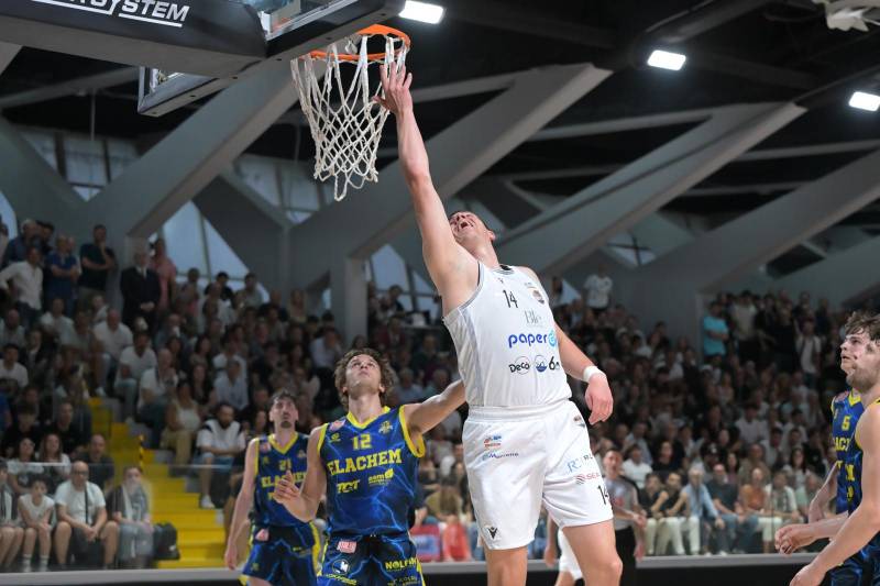 Paperdì Juvecaserta fa rispettare il fattore campo e si porta avanti 2-1 sulla serie contro Vigevano 
