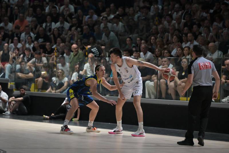 Paperdi Juvecaserta vince gara 4 contro Elachem Vigevano e torna in A2 