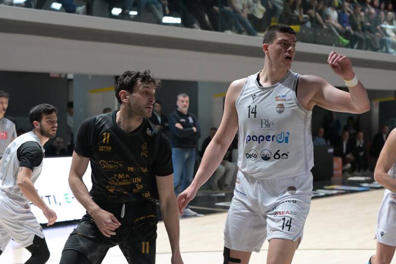 La Paperdi Juvecaserta si aggiudica il derby con la PS Malvin e si conferma nel poker di testa 