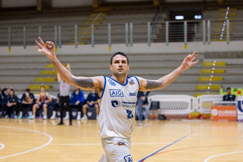 La Benacquista stringe i denti e conquista la vittoria 