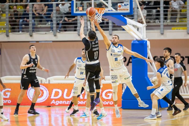 La Paperdi Juvecaserta sbanca il palasport di Cisterna di Latina ed la aggancia al 2° posto