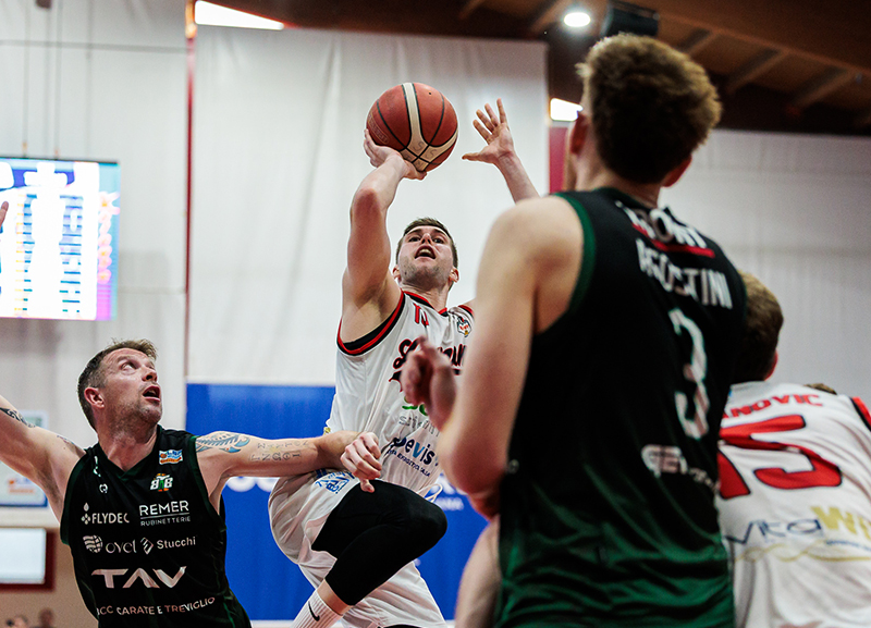 Knights: derby e playoff in un colpo solo 