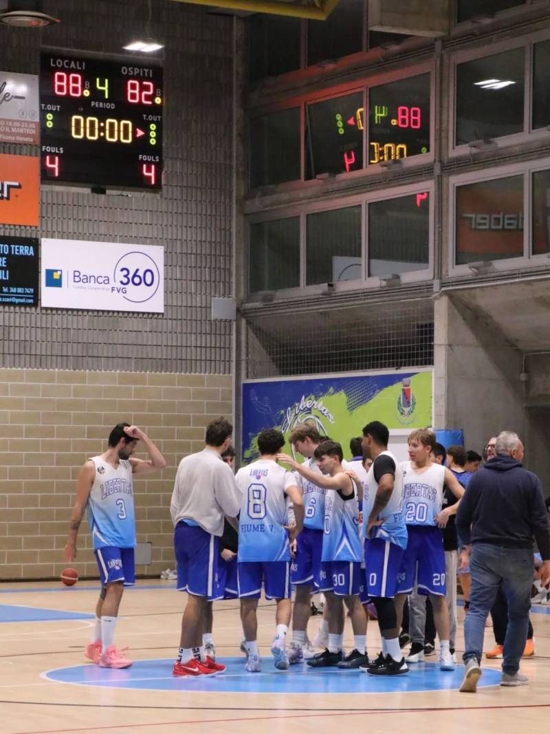 Il derby va al Fiume Veneto. Bcc Pordenonese e Monsile cede 88-82 