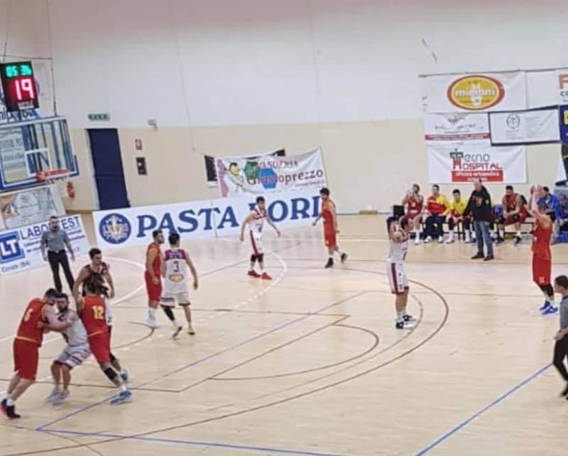 Il graffio della Lupa ferita. Rialza la testa e azzanna Altamura Il graffio della Lupa ferita. Rialza la testa e azzanna Altamura