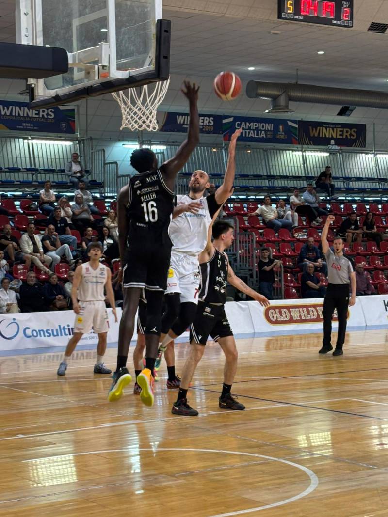 Paperdi Juvecaserta chiude al secondo posto. Sconfitta indolore sul campo della Consultinvest Pesaro 