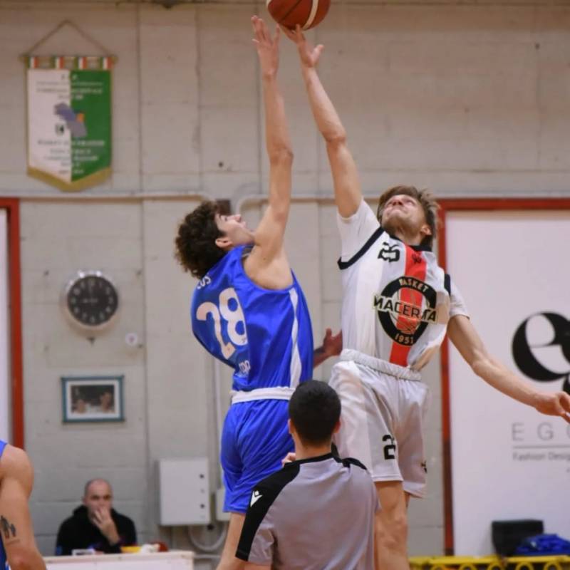 Il Basket Macerata si aggiudica il primo derby della stagione sconfiggendo nettamente il CUS 78-54 