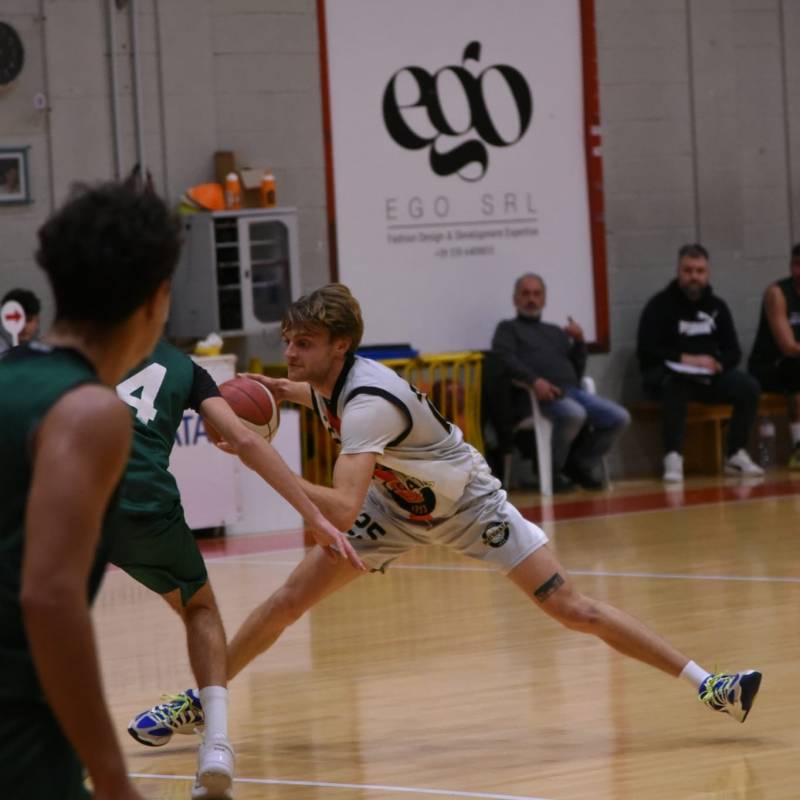Vittoria piuttosto sofferta per il Basket Macerata al Palavirtus contro i Fochi Pollenza 
