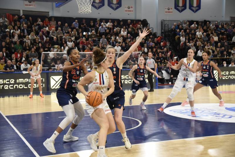 La Molisana Magnolia, non bastano cuore e voglia da copertina contro Schio 